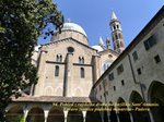 94-Pohled-z-rajskeho-dvora-na-baziliku-Sant’Antonio-Vpravo-zvonice-podobna-minaretu-Padova
